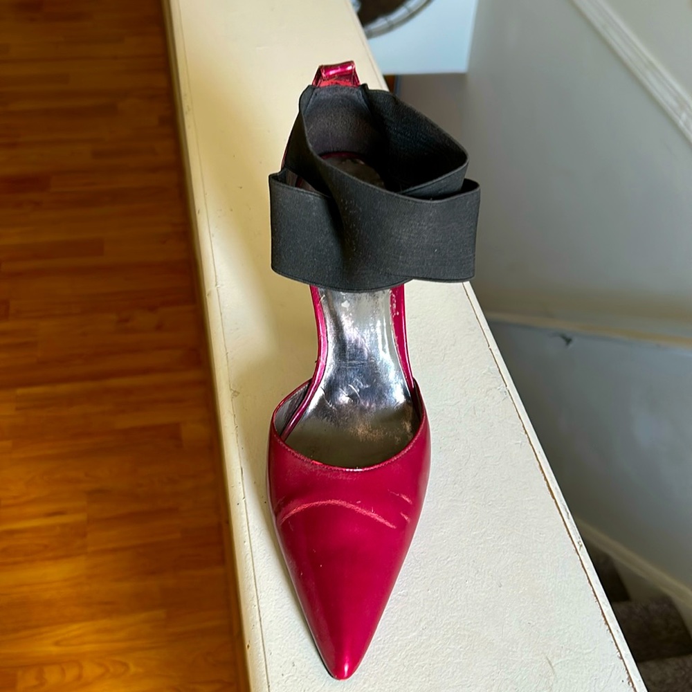 Elastic ankle heels